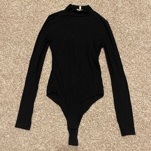 SELFIE Black Ribbed Top